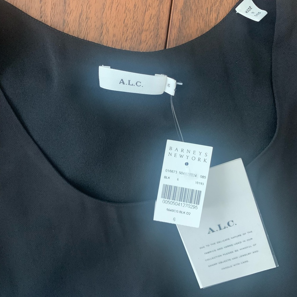 Elegant ALC Sleeveless Blouse with Handkerchief Hem sz 6 - Picture 3 of 4